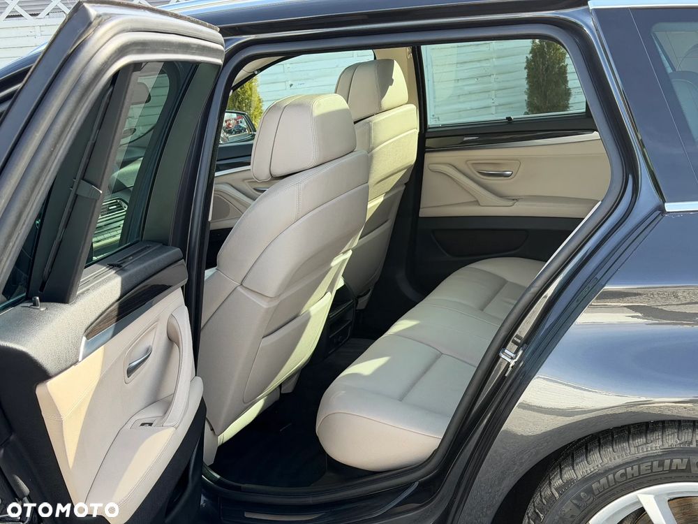 BMW Seria 5 525d - 15