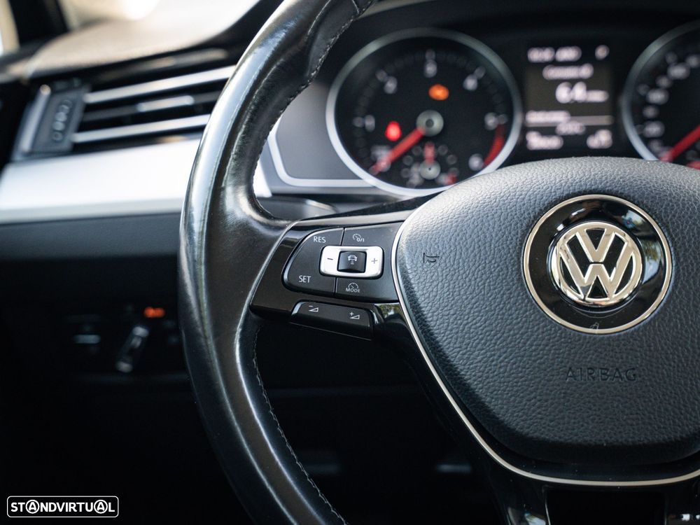 VW Passat Variant 2.0 TDI Confortline DSG - 29