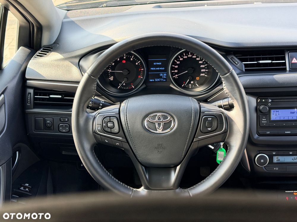 Toyota Avensis 1.6 Active - 10