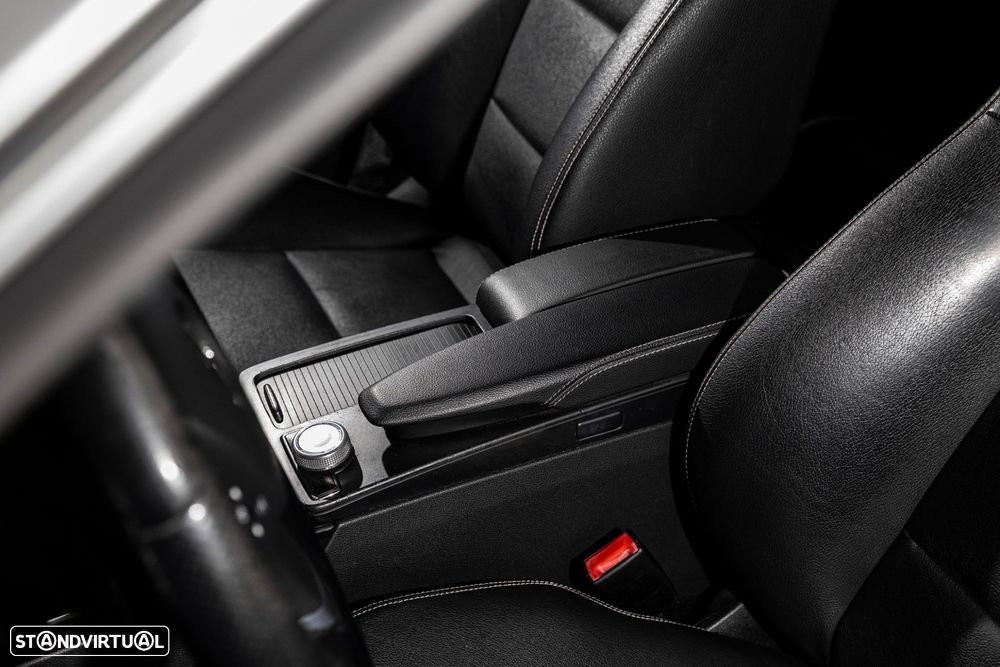Mercedes-Benz E 250 CDI Avantgarde BE Auto. - 24