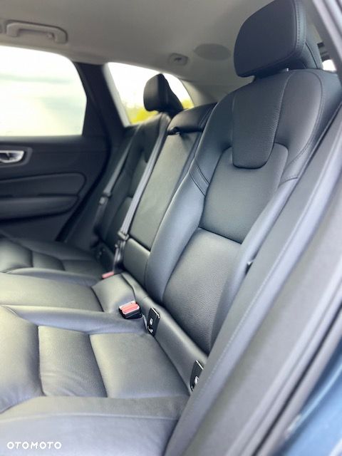 Volvo XC 60 B4 B Plus Dark - 10