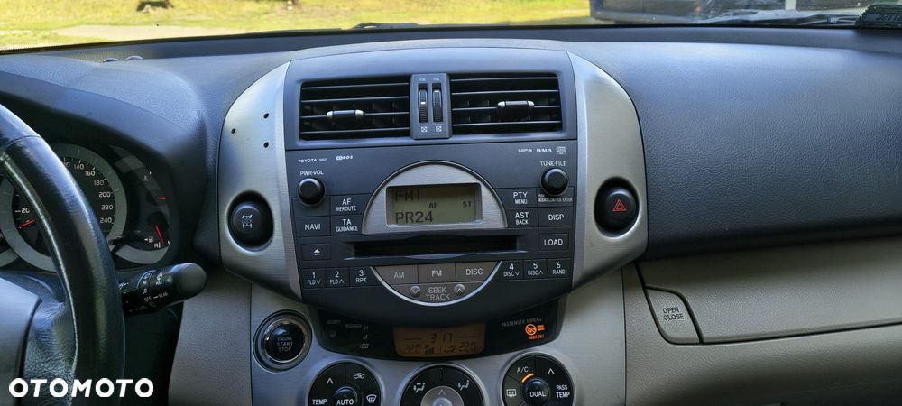 Toyota RAV4 2.2 D-4D Premium - 16