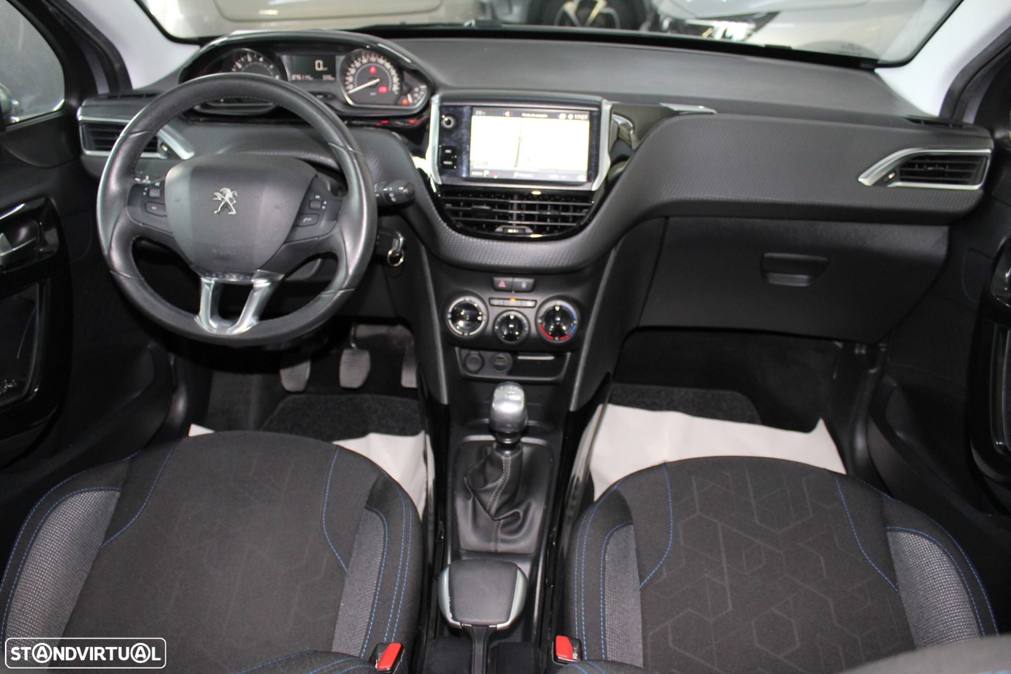 Peugeot 2008 1.2 PureTech Signature - 5