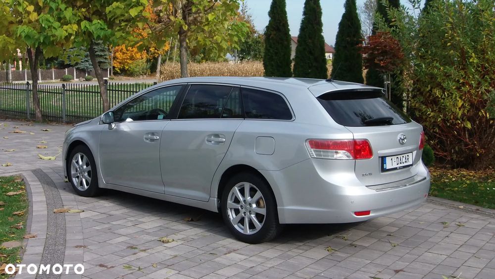 Toyota Avensis - 8