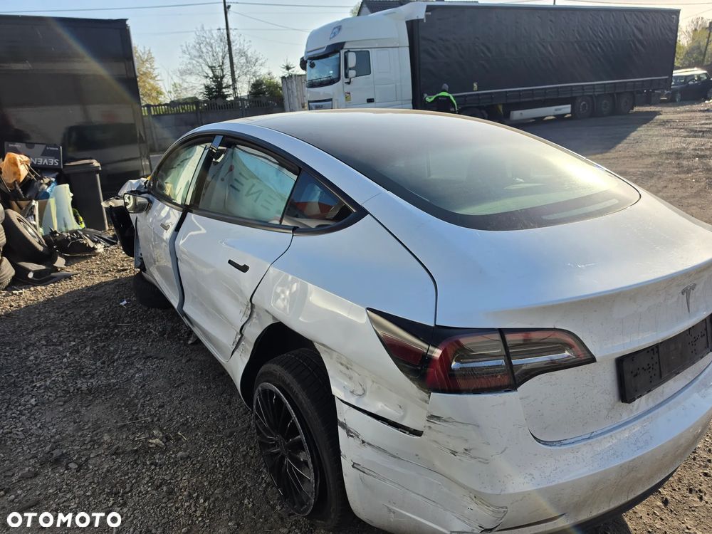 Tesla Model 3 - 15