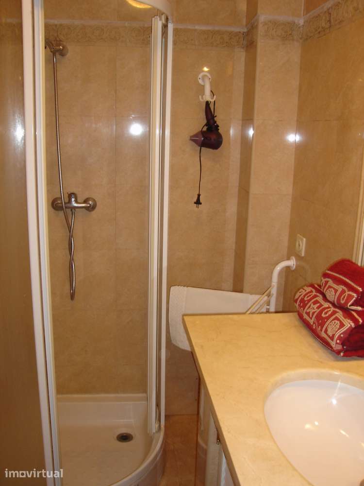 QUARTO  individual arrenda-se  em apartamento  mobilado nas Antas. - Grande imagem: 4/7