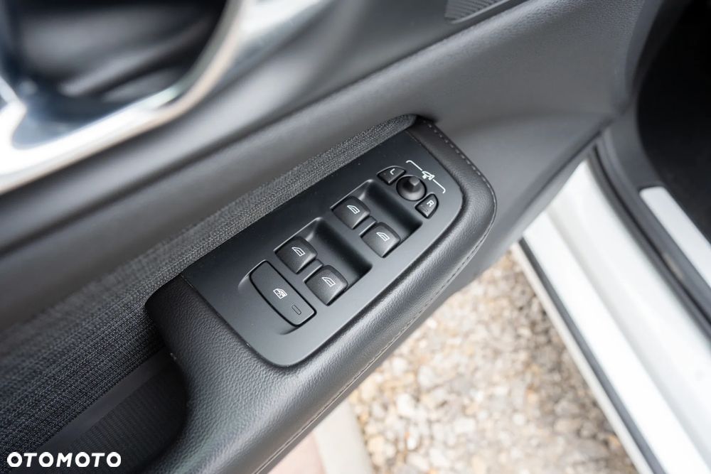 Volvo V60 B3 B DKG Momentum Pro - 10