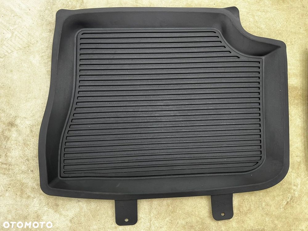 Dywaniki gumowe Opel Corsa F Corsa-e 19r.- komplet NOWYCH Oryginalnych dywaników gumowych wycieraczk - 6