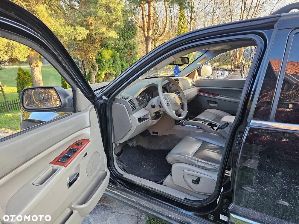 Jeep Grand Cherokee - 19