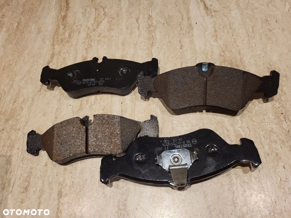 Klocek klocki  hamulcowy kpl. tył MERCEDES G (W463), SPRINTER 2-T (B901, B902), SPRINTER 3-T (B903), SPRINTER 4-T (B904); VW LT 28-35 I, LT 28-35 II, LT 28-46 II 2.0-Electric 04.75-07.06 - 1