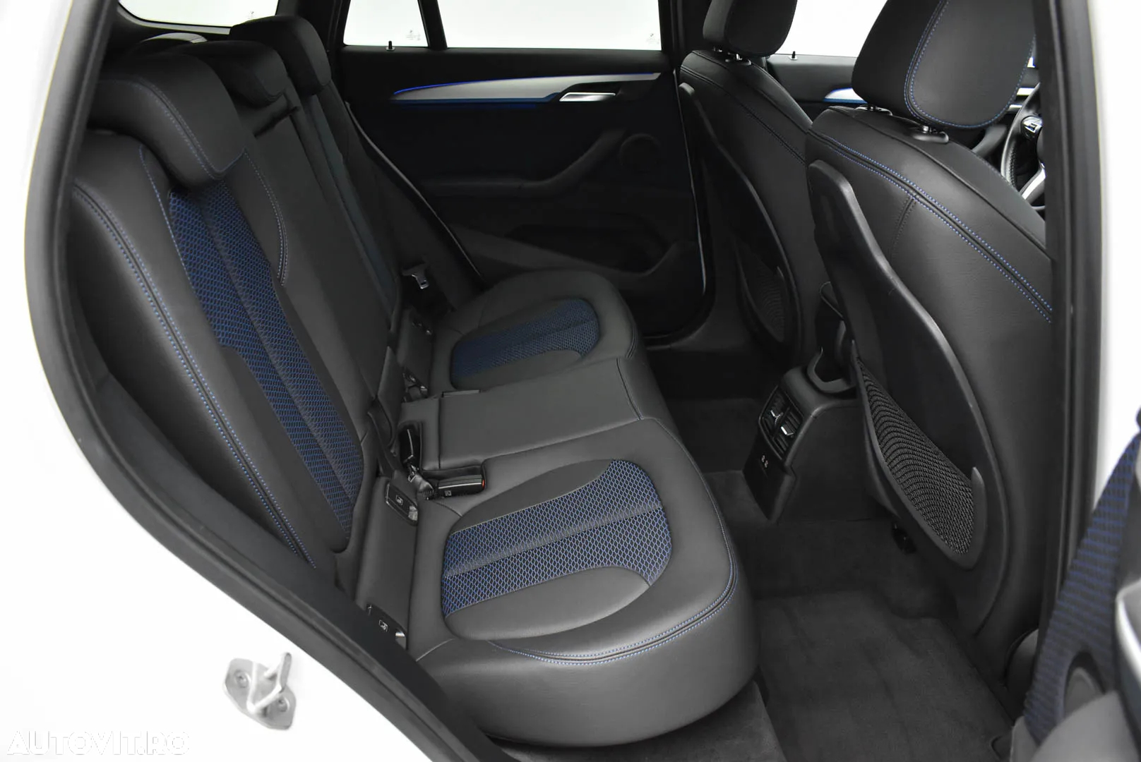 BMW X1 xDrive20i AT - 10