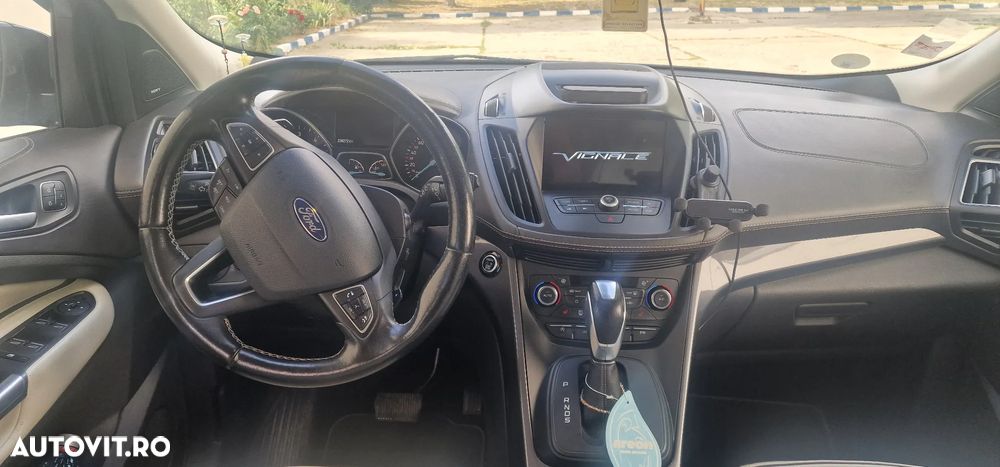 Ford Kuga 2.0 TDCi 4x4 Aut. Vignale - 3