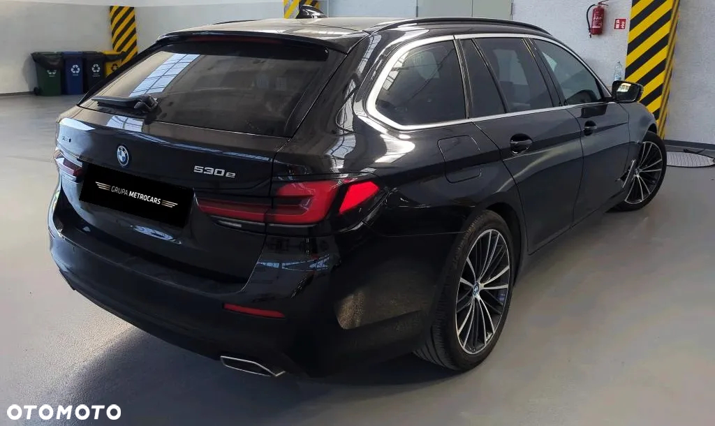BMW Seria 5 ver-530e-xdrive-luxury-line - 6