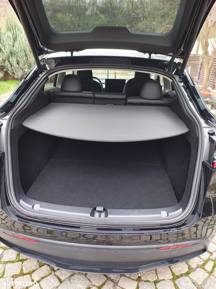 Tesla Model Y Long Range Dual Motor AWD - 12