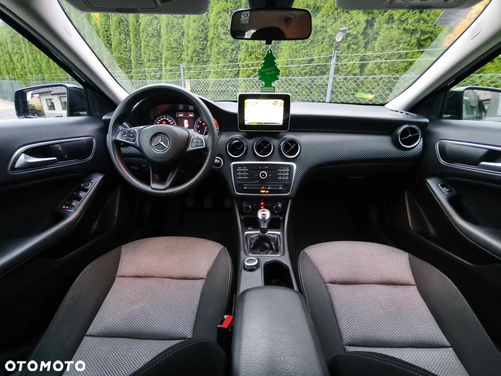Mercedes-Benz GLA 180 Urban - 13