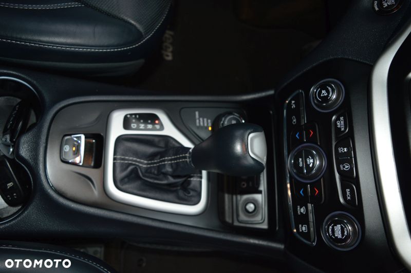 Jeep Cherokee - 12