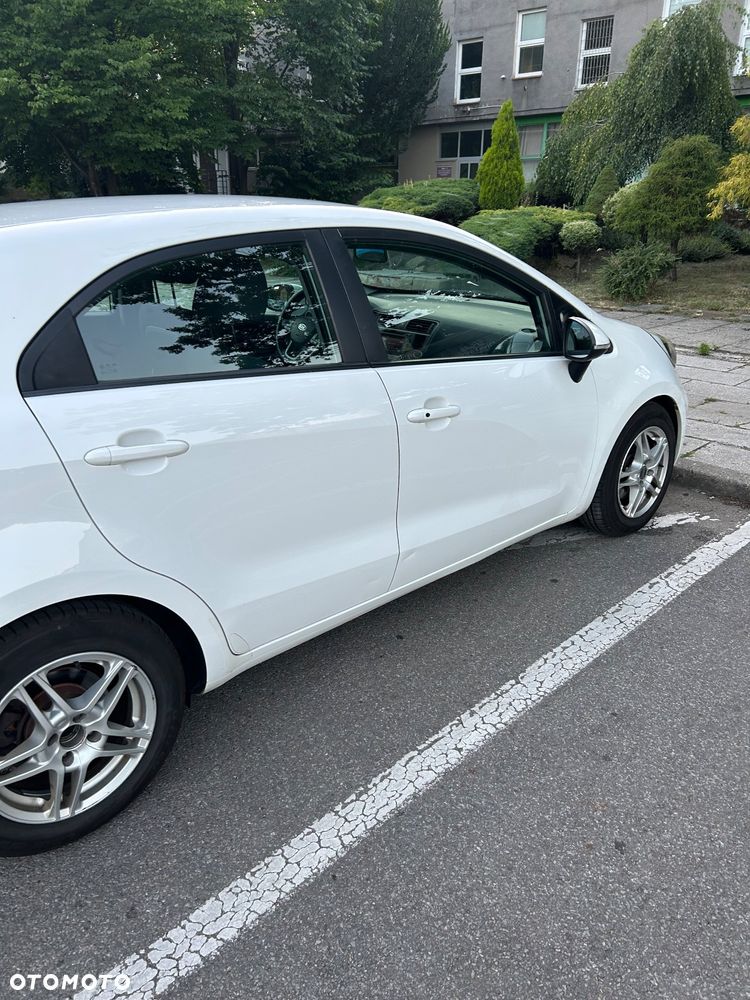 Kia Rio - 4