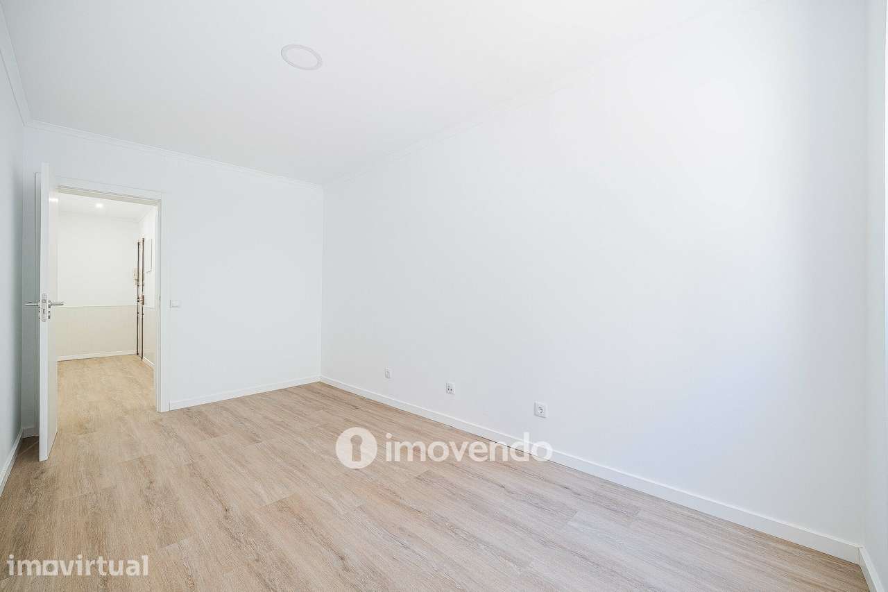Apartamento T1 remodelado e com cozinha equipada, em Entrecampos - Grande imagem: 4/44