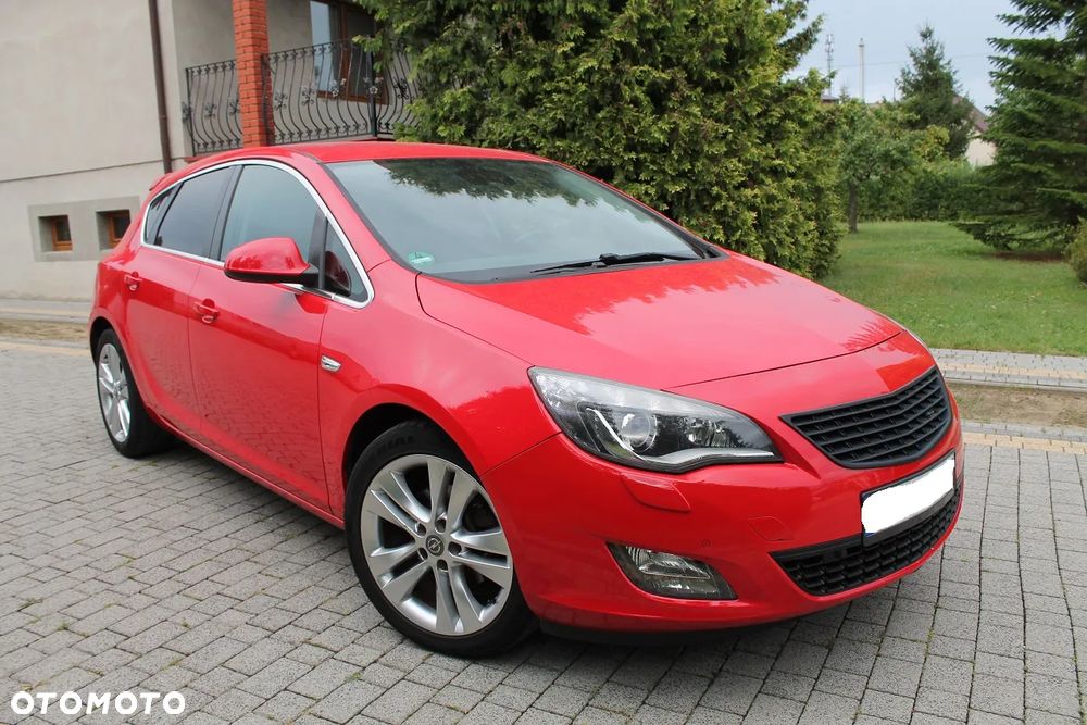 Opel Astra 1.6 Turbo Cosmo - 2
