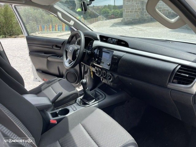 Toyota Hilux 2.4 D-4D 4WD CD CM - 8