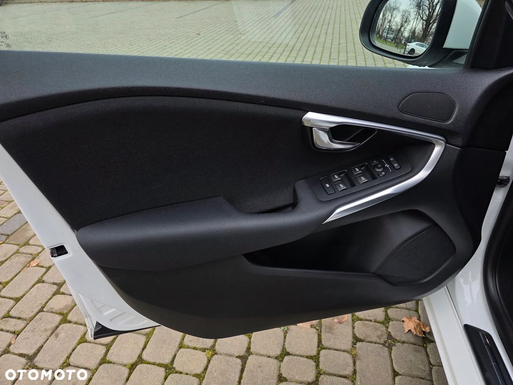 Volvo V40 D4 Geartronic RDesign - 18