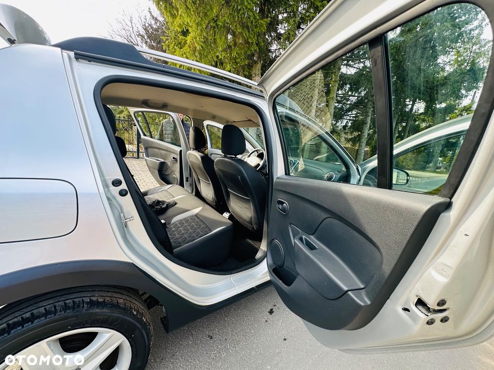 Dacia Sandero dCi 90 S&S Celebration - 14