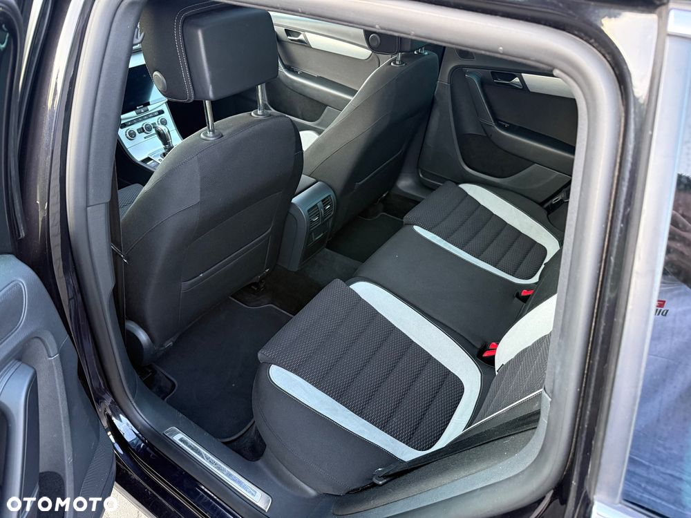 Volkswagen Passat 2.0 TDI DSG BlueMotion Technology R-Line - 14