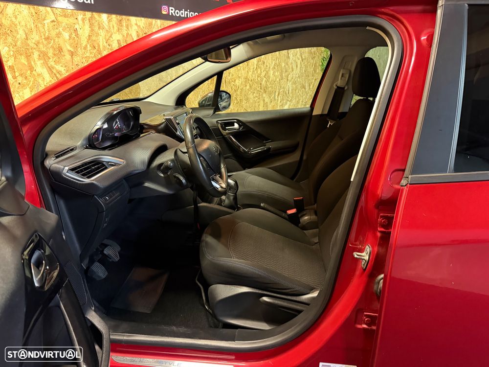 Peugeot 208 82 PureTech Style - 6
