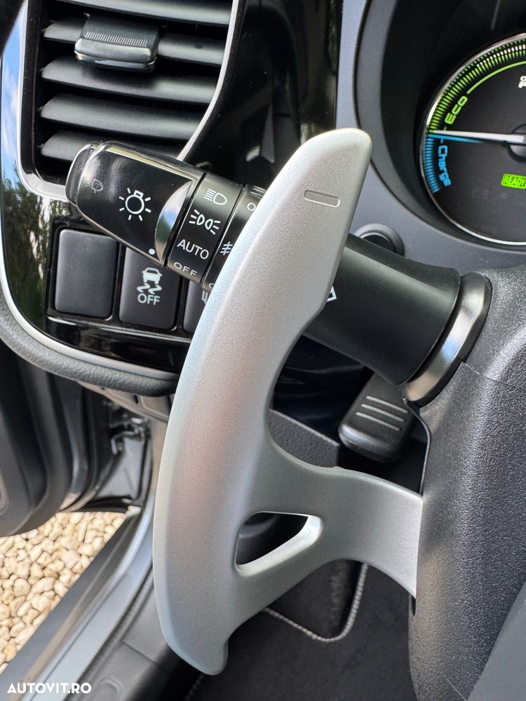 Mitsubishi Outlander 2.0 4WD Plug-In Hybrid Plus - 21