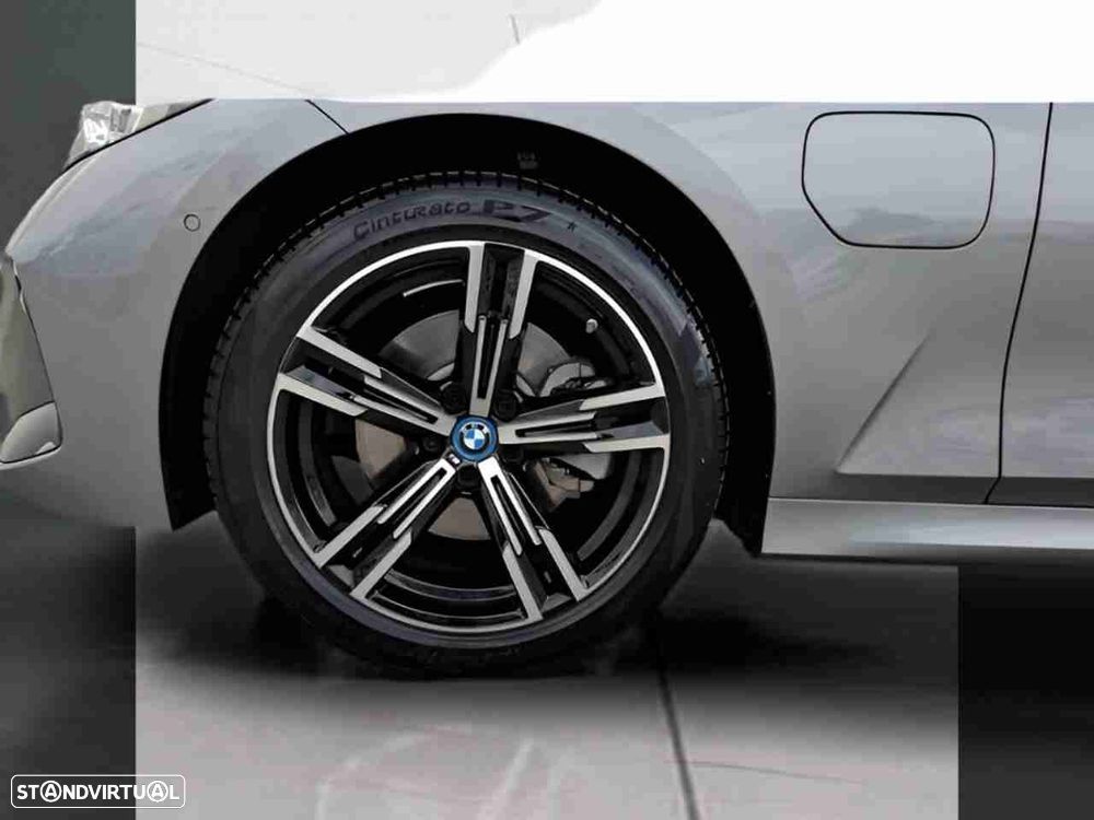 BMW 320 e Touring Auto - 6