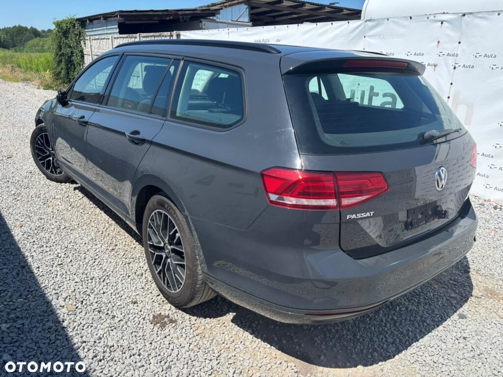 Volkswagen Passat Variant 1.6 TDI SCR DSG Trendline - 3