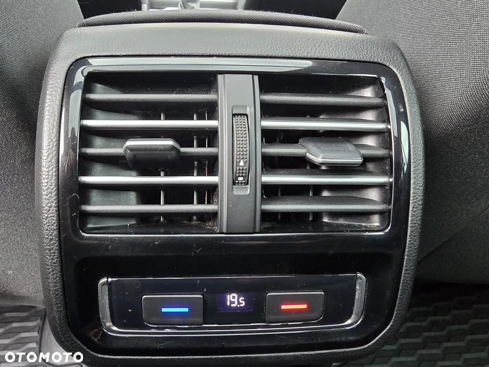 Volkswagen Passat 2.0 TDI SCR 4Motion DDG Highline - 24