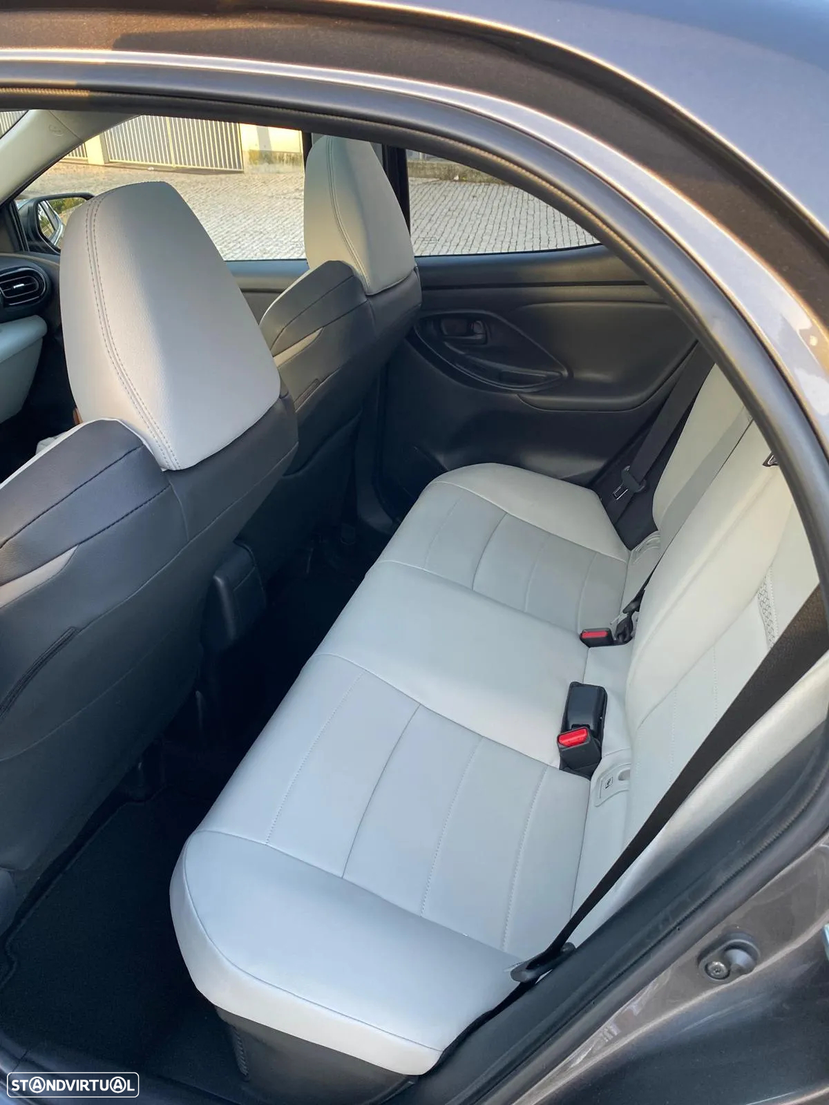 Toyota Yaris 1.5 HDF Luxury - 8