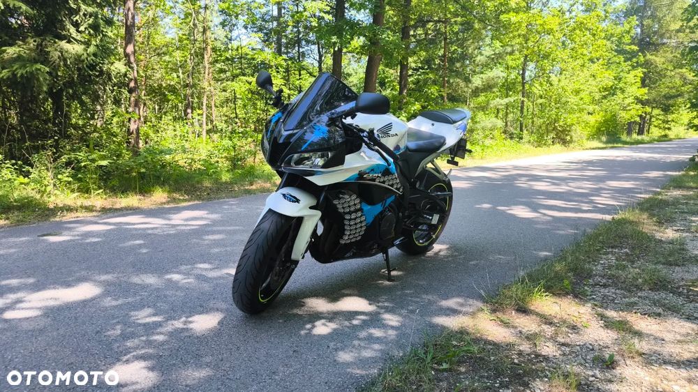 Honda CBR - 3