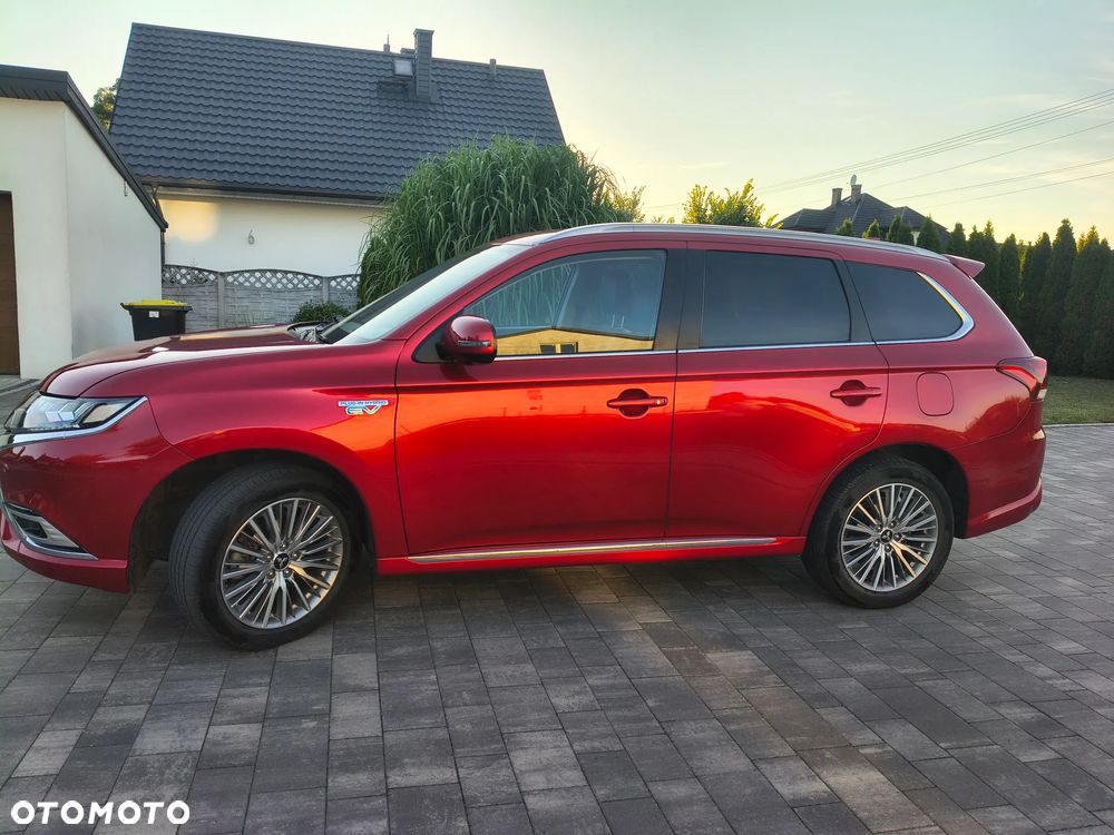 Mitsubishi Outlander - 10