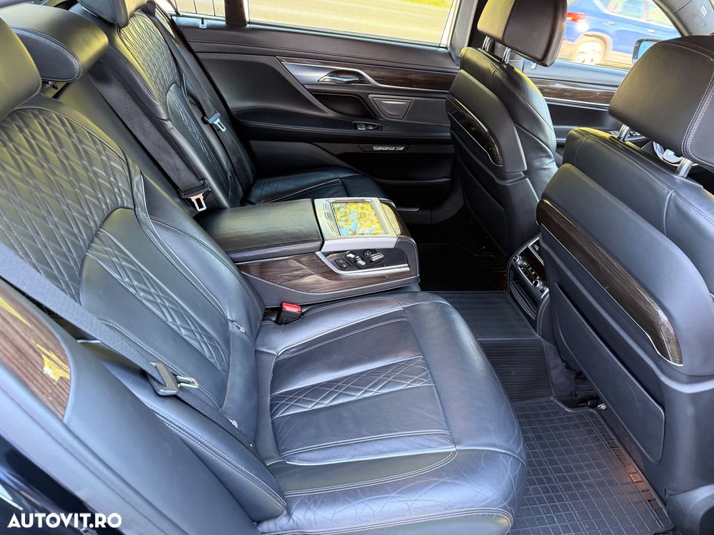 BMW Seria 7 - 12