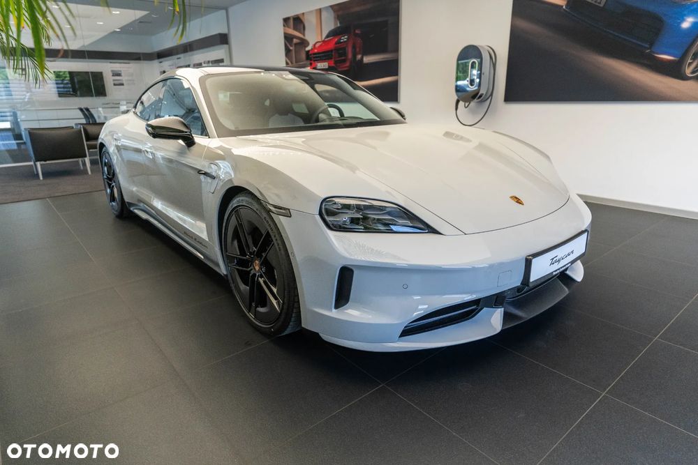 Porsche Taycan 4 - 8