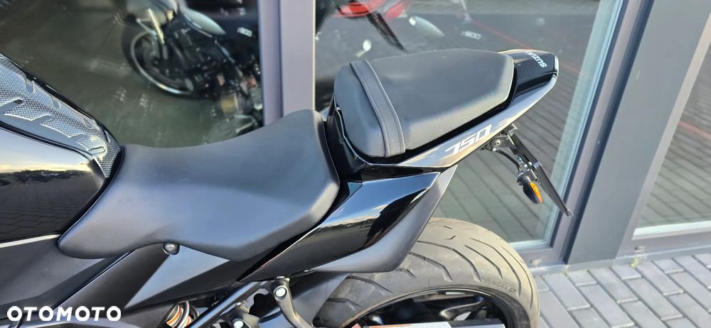 Suzuki GSR - 35