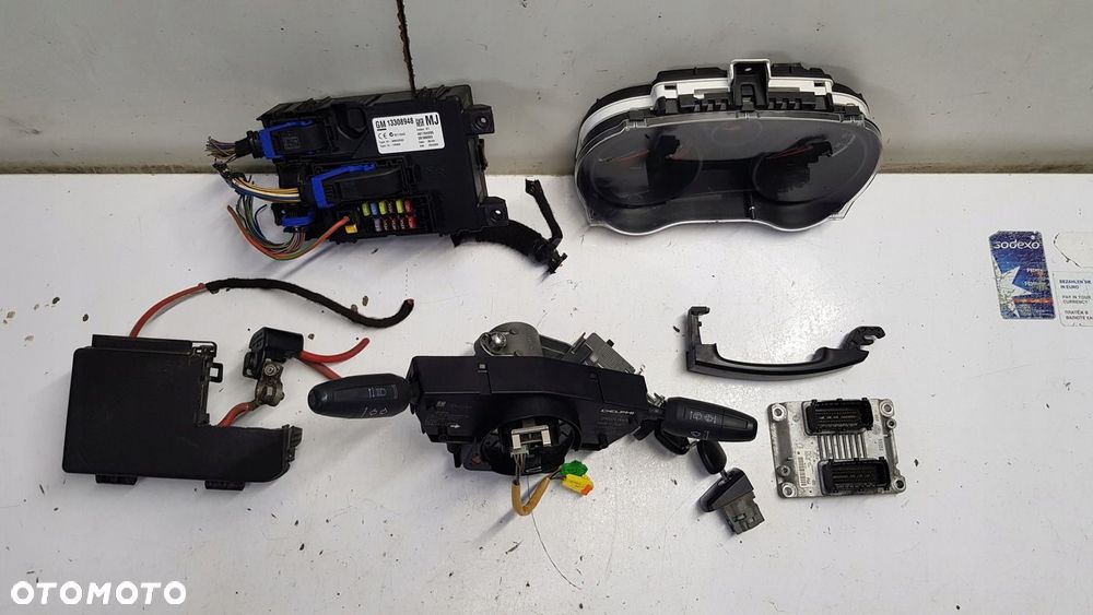 zestaw startowy komputer Opel Corsa D 1.0 - 1