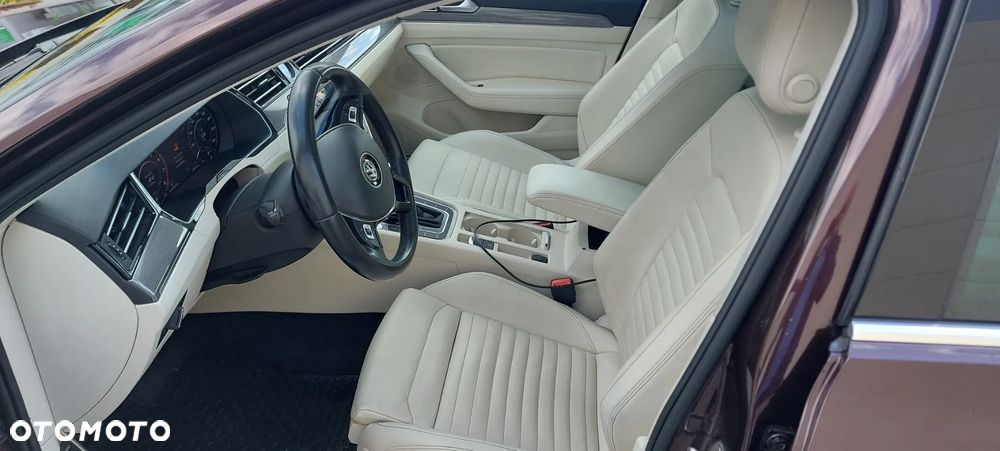 Volkswagen Passat Alltrack - 11