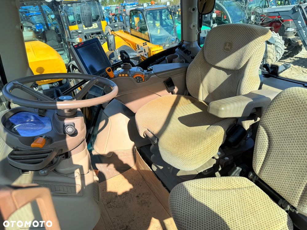 John Deere 6215R - 28