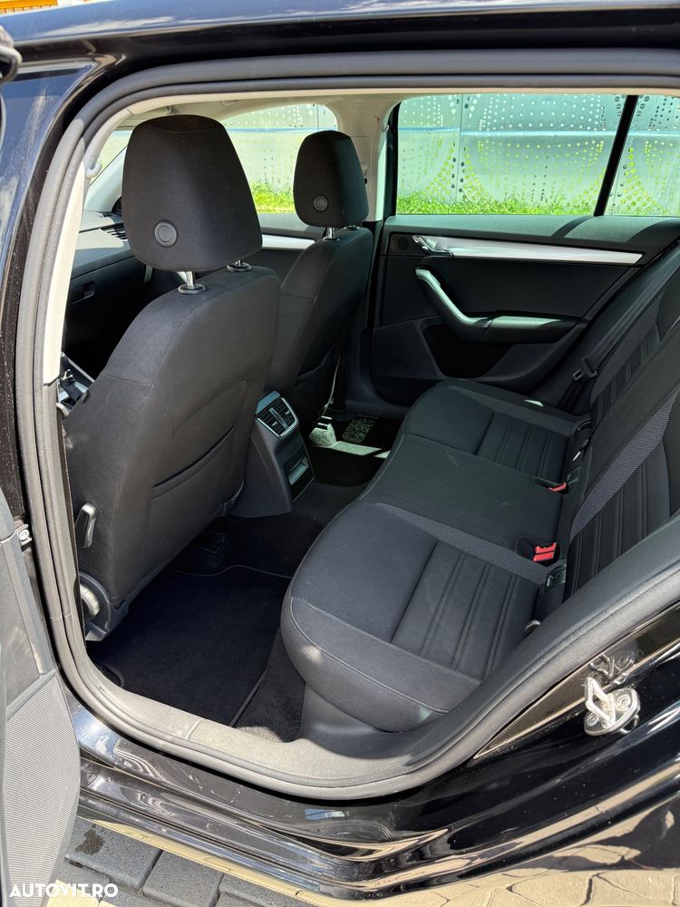 Skoda Octavia 1.6 TDI DSG Ambition - 11