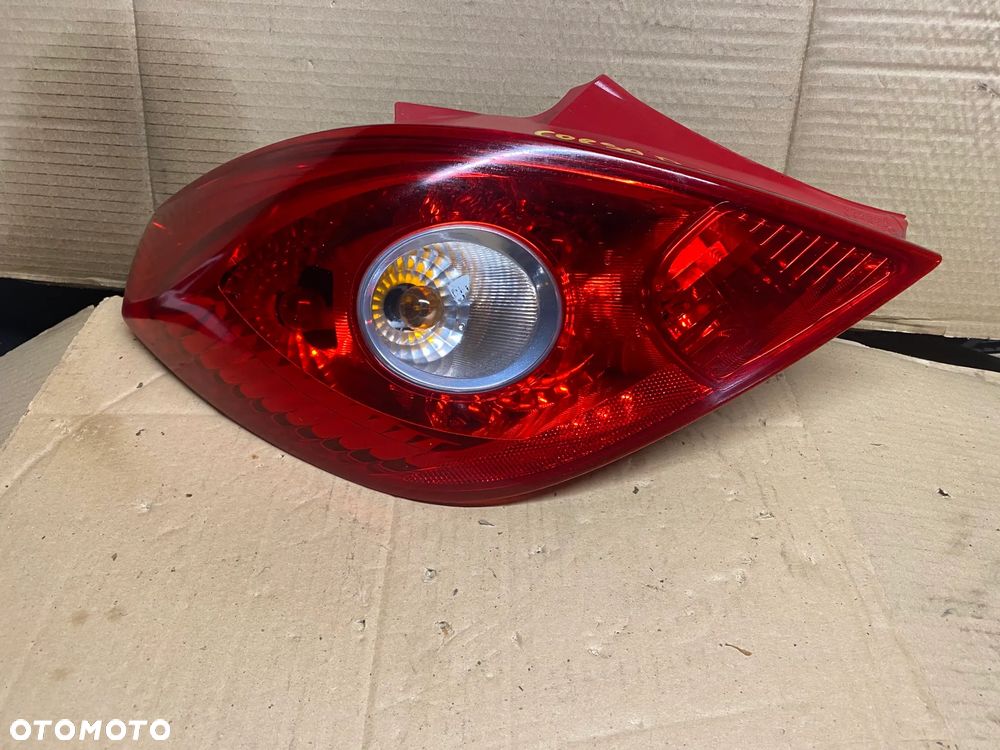 LAMPA TYLNA LEWA OPEL CORSA D 13186350 - 1