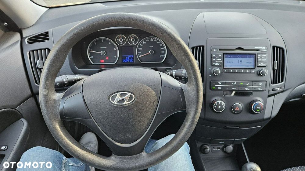 Hyundai i30 1.6 CRDi FIFA WM Edition - 24