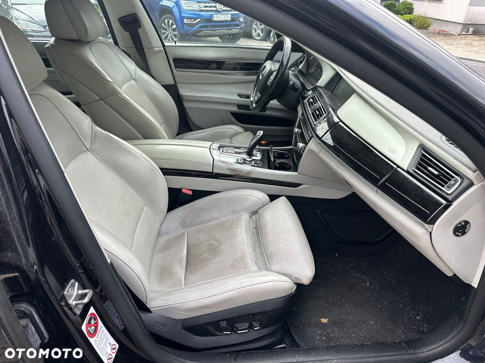 BMW Seria 7 - 32