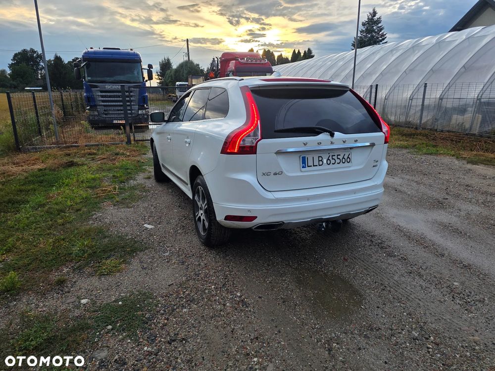 Volvo XC 60 T6 AWD R-Design Momentum - 5