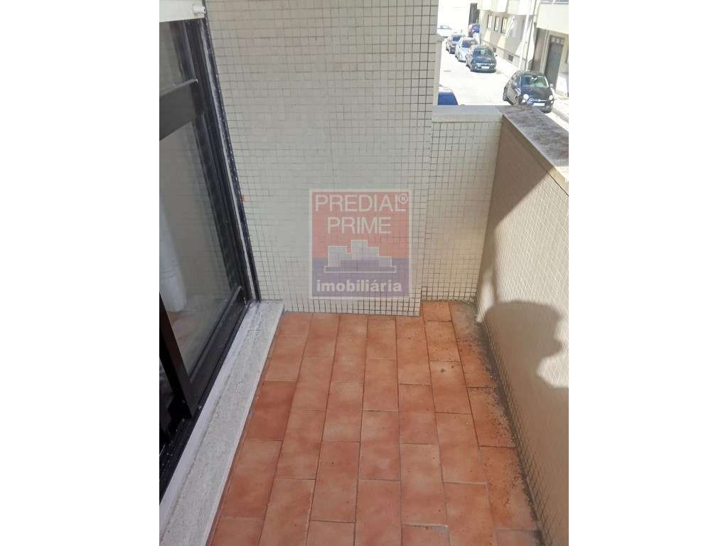 APARTAMENTO T1 NO FURADOURO - Grande imagem: 3/17