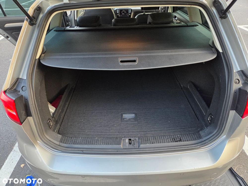 Volkswagen Passat - 32