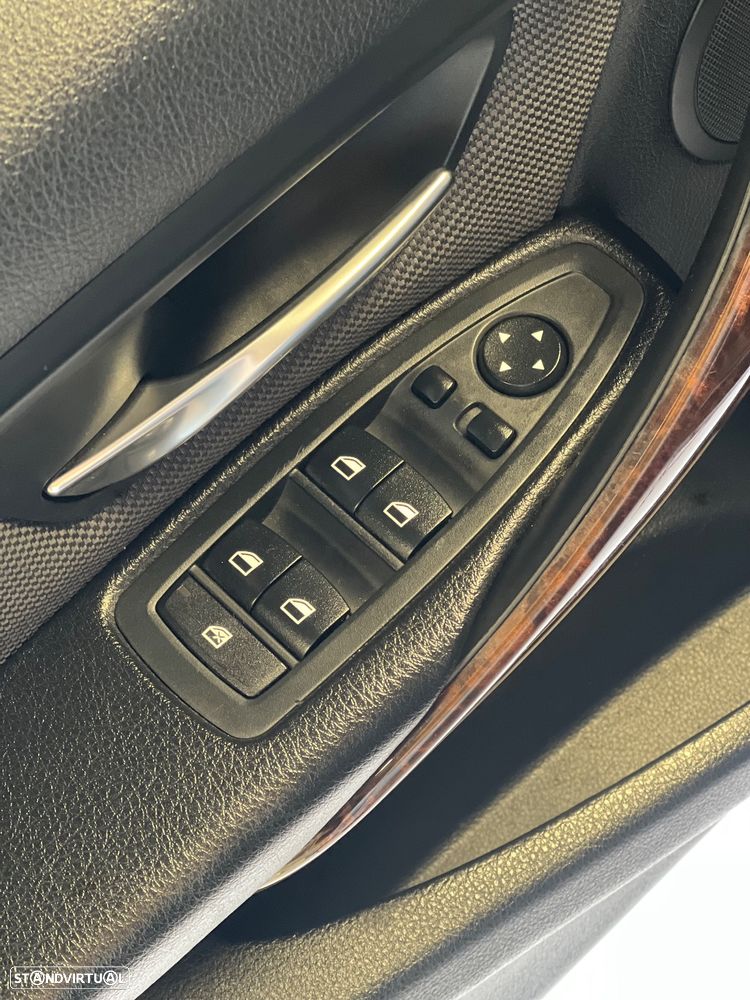 BMW 320 d Auto Line Luxury - 11