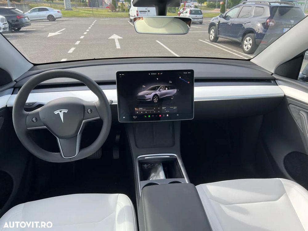 Tesla Model Y - 6